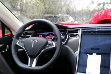 特斯拉車(chē)主：自動(dòng)駕駛系統(tǒng)成功地避免了一場(chǎng)事故