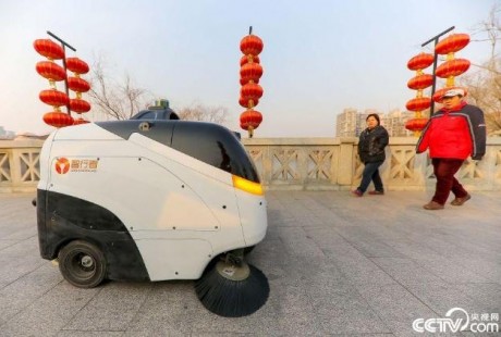 無人駕駛清掃車天津亮相！