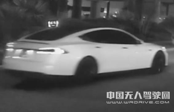 離奇的車禍，特斯拉自動駕駛汽車把機器人&ldquo;撞死&rdquo;啦！