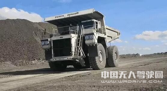 國內(nèi)首臺無人駕駛電動輪礦用車成功下線 