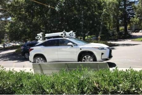 同為手機系統(tǒng)的霸主，為何在無人駕駛上踏入了兩個極端？