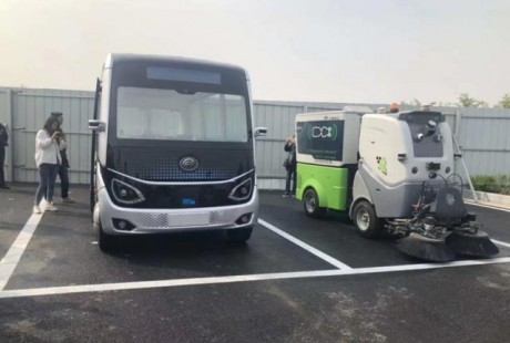 宇通智聯(lián)無人駕駛巴士在鄭州龍湖金融島試跑！