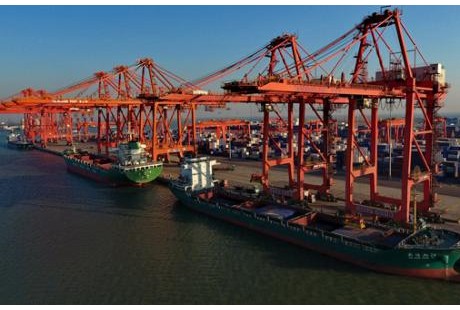 全電動(dòng)無(wú)人駕駛車(chē)在京唐港集裝箱碼頭完成測(cè)試