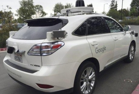 如何使自動駕駛汽車更像人類？