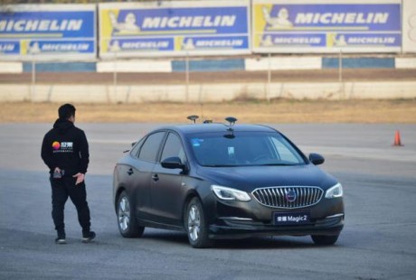 速來(lái)圍觀！榮耀Magic2操控?zé)o人車(chē)成功上路