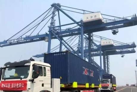 無人駕駛重卡閃耀天津港，HOWO T5G自動集卡演繹智慧物流核心動能！