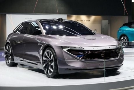 中國人打造的無人駕駛豪車！寶馬設(shè)計師操刀，配49寸大屏內(nèi)飾