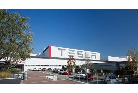 特斯拉自動駕駛團隊?wèi)K失大將！自動駕駛軟件負(fù)責(zé)人離職