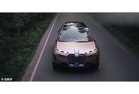 寶馬宣傳無人駕駛以移動"車震"當(dāng)賣點 引發(fā)爭議