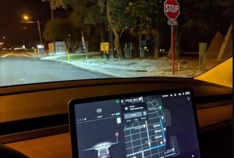 特斯拉自動(dòng)駕駛系統(tǒng)曝光，可識(shí)別不斷變幻的交通燈