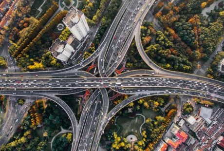 康奈爾大學(xué)研發(fā)新模型 讓自動(dòng)駕駛汽車在十字路口暢通無阻