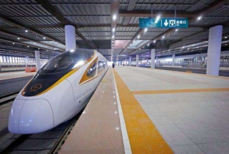 鐵路資訊：不敢睜眼，無(wú)人駕駛高速列車開過(guò)來(lái)了