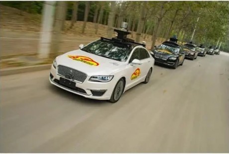 實(shí)車測試、模擬仿真：自動(dòng)駕駛前進(jìn)的雙引擎