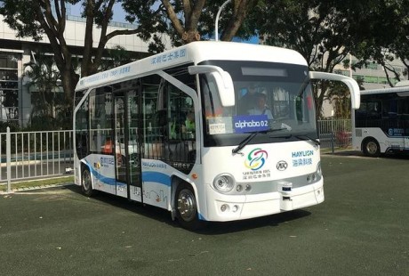 真正的國產(chǎn)技術(shù)，上海申龍打造的無人駕駛公交上路了，你敢坐嗎？