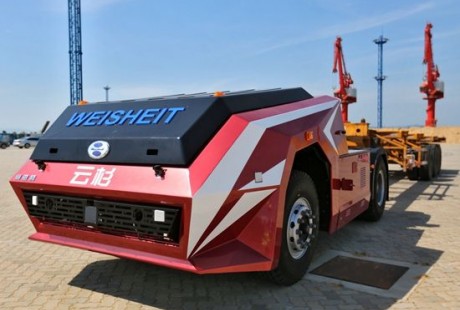 全省首臺(tái)自主研發(fā)的無(wú)人駕駛卡車在漳州開(kāi)發(fā)區(qū)實(shí)際場(chǎng)景落地測(cè)試