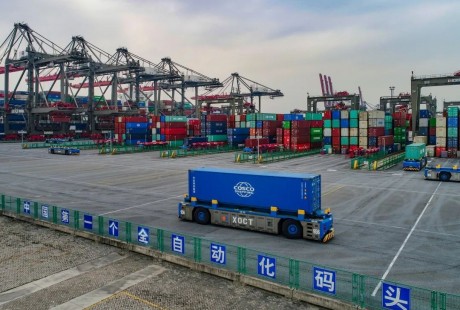 無(wú)人駕駛的卡車(chē)如何精準(zhǔn)作業(yè)？帶你打卡不一樣的新碼頭