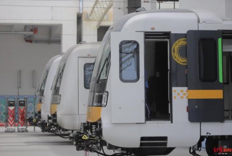 一鍵啟動即可運(yùn)行一天，揭秘成都地鐵首條全自動無人駕駛線路