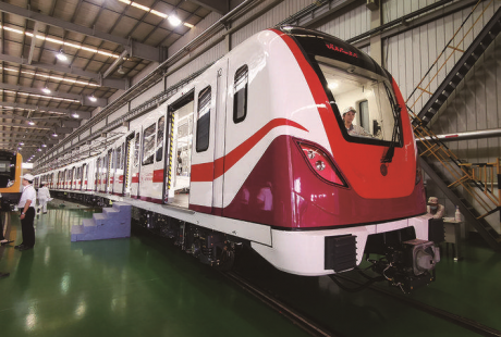 這輛全自動無人駕駛列車開啟海外“乘風(fēng)破浪”之旅