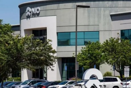 蔚來(lái)自動(dòng)駕駛戰(zhàn)略生變：自主研發(fā)復(fù)興，或定制芯片