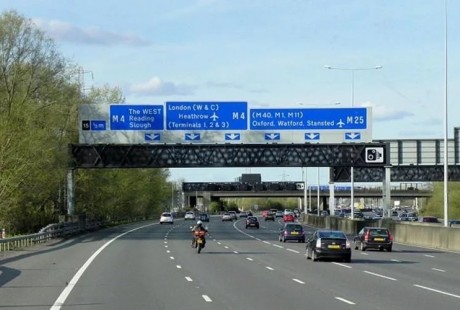 英國政府批準(zhǔn)自動駕駛汽車合法上路，明年實行