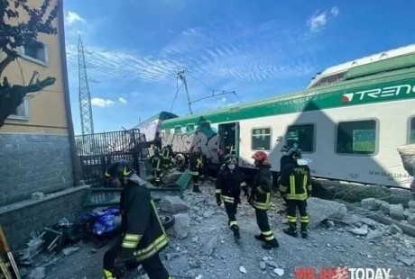驚險：意大利一輛無人駕駛的火車自己開到了下一站！
