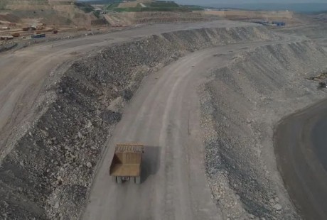 290噸的無(wú)人駕駛卡車來(lái)了