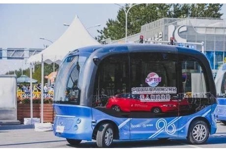 百度阿波龍駛進(jìn)“服貿(mào)會” 自動(dòng)駕駛小巴展示未來出行場景