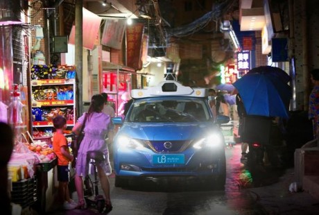 文遠(yuǎn)知行自動(dòng)駕駛路測(cè)開進(jìn)了廣州城中村