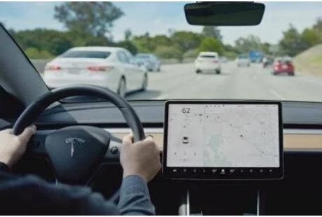 特斯拉正式推出全自動(dòng)駕駛套件測(cè)試版，僅針對(duì)部分車主發(fā)布