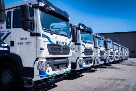 主線科技啟動無人駕駛卡車實(shí)船作業(yè)