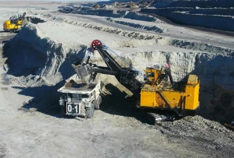 世界首個(gè)極寒工況5G+無人駕駛卡車編組試運(yùn)