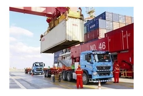 無(wú)人駕駛集卡車(chē)暢行梅山港區(qū) 可在碼頭完成整船自動(dòng)裝卸作業(yè)