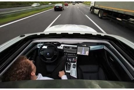 無人駕駛是時代進步的必然結(jié)果，而且進程還在加快