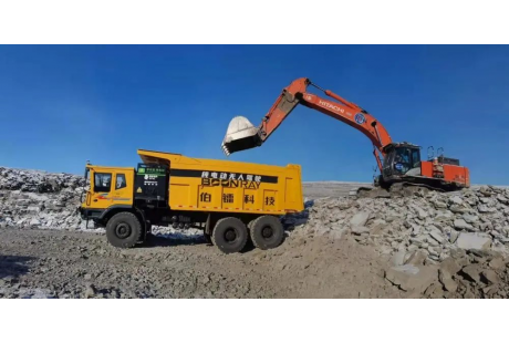 鄂爾多斯市首批充換電一體無人駕駛寬體礦卡正式交付！