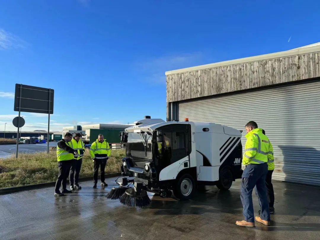 仙途智能 Autowise V3在James Hall執(zhí)行無人駕駛清掃作業(yè)
