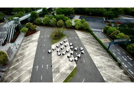 上百臺！國內(nèi)最大規(guī)模充電機器人項目完成批量交付