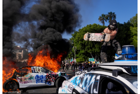 【海外熱訊】Waymo自動(dòng)駕駛出租車遭洛杉磯抗議破壞