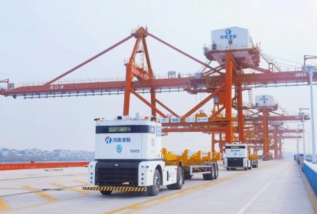 近千輛無人車運營，這家企業(yè)如何在全球物流樞紐港拿下多個“第一”？